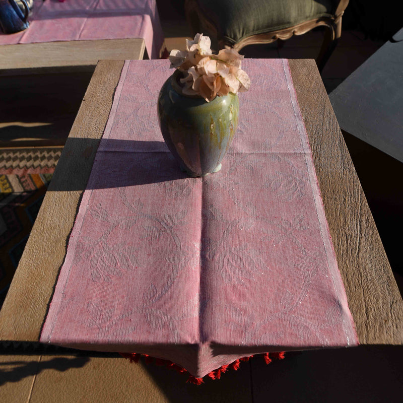 Rosewater Meringue Kisses (Table Runner)